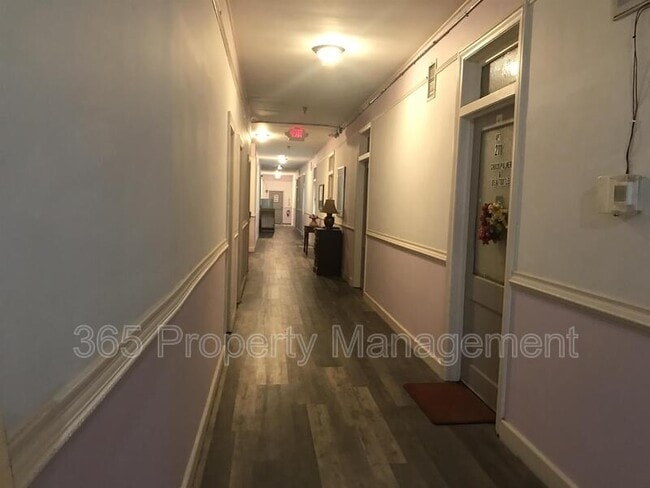 Foto del edificio - 107 W Oak St