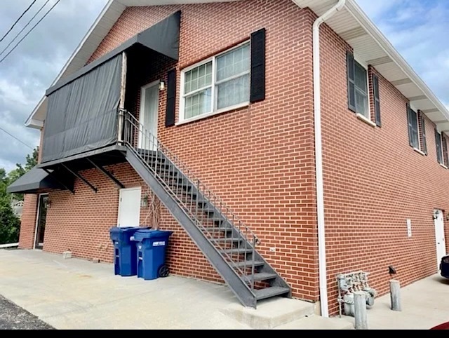 Primary Photo - 141 Maple St