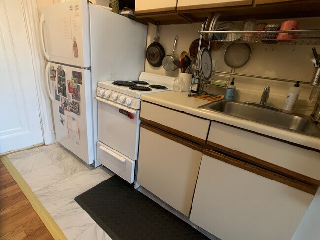 Foto del edificio - 70 Strathmore Rd