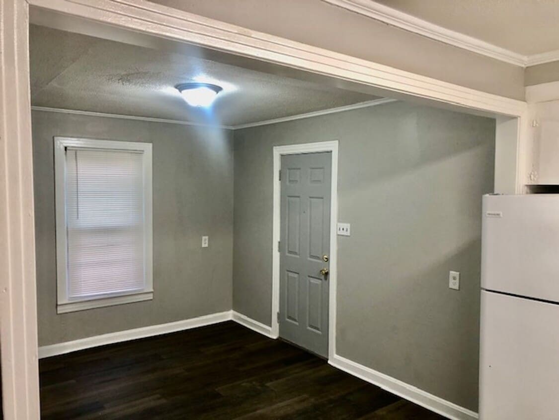 Building Photo - $400 OFF MOVE IN SPECIAL-CUTE SOUTH BOSSIER HOME-FRESH PAINT-NEW FLOORS-CLEAN