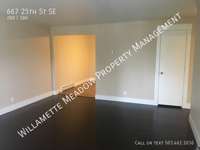 Building Photo - Location, Location, Location. A 2 Bedrooms...