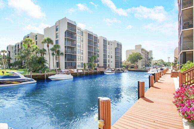 Foto del edificio - 8 Royal Palm Way
