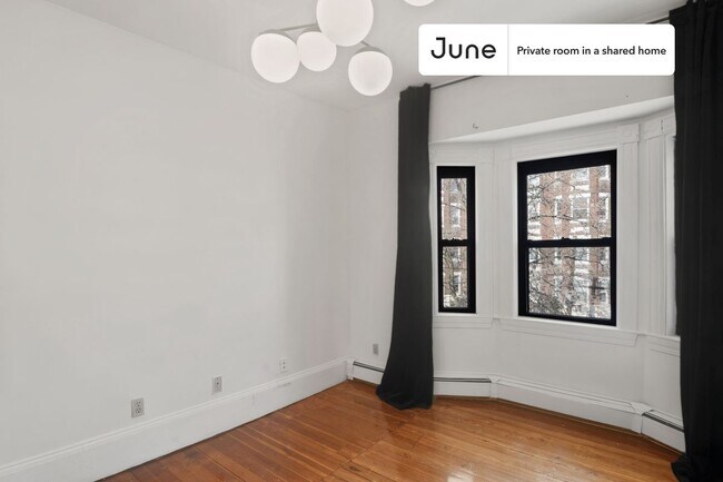 Building Photo - Room in Shared 6 bed/2 bath home