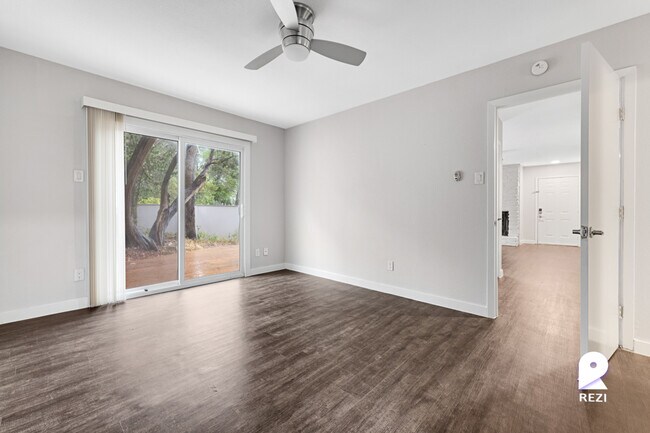 Building Photo - 1430 Redbud Trail