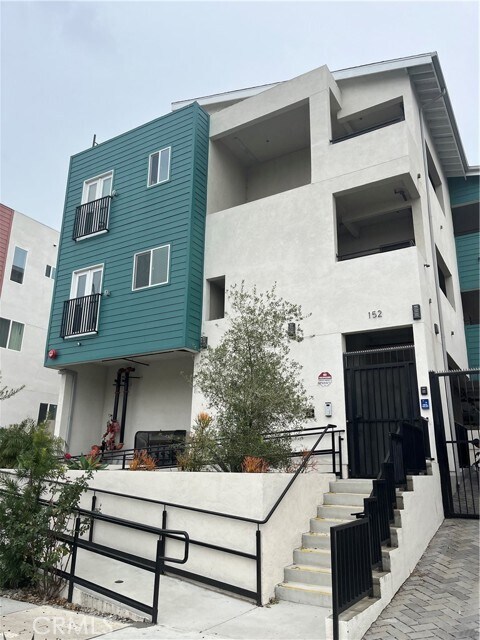 Foto principal - 152 Mariposa Ave