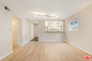 Foto del edificio - 6475 Kanan Dume Rd