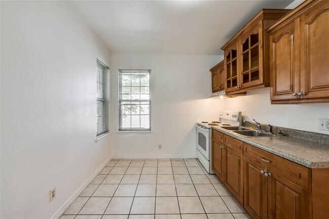 Building Photo - 1508 N Peak St