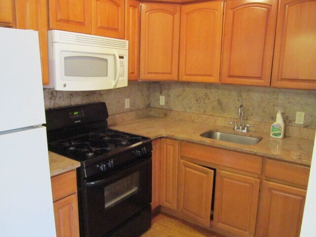 Foto del edificio - 9422 84th St