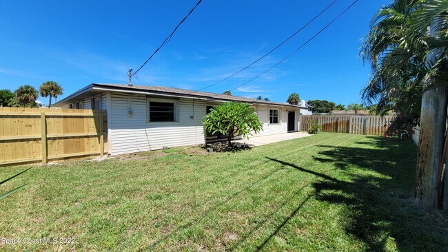 Building Photo - 1264 Seminole Dr