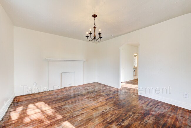 Building Photo - 1700 E Park Pl