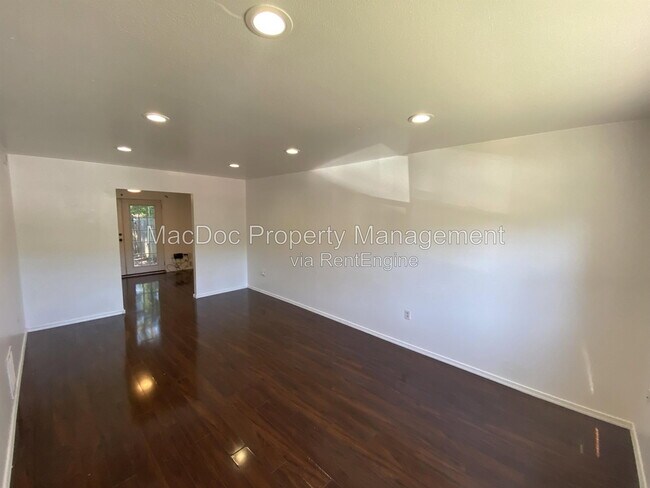 Foto del edificio - 810 Sledgehammer Dr
