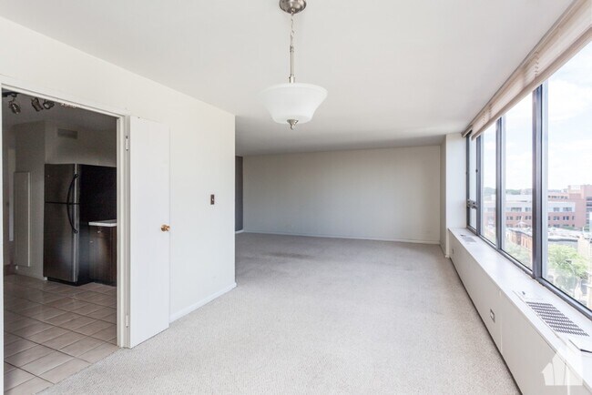Foto del edificio - 3900 N Pine Grove Ave
