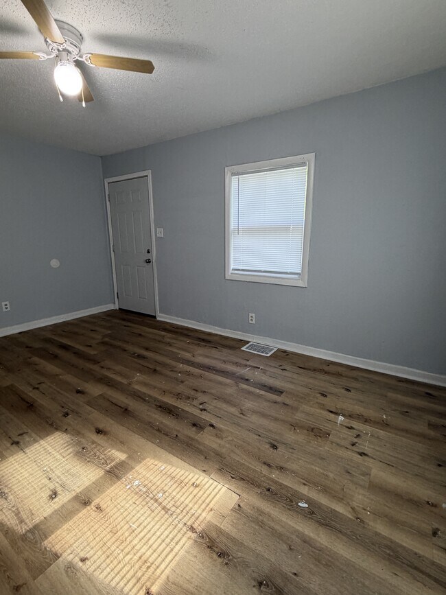 Foto del edificio - 2213 E Adams St