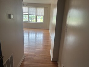 Building Photo - 1 W 28th St