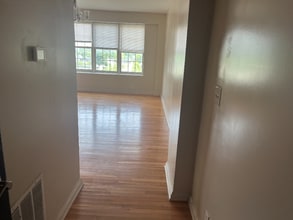 Building Photo - 1 W 28th St