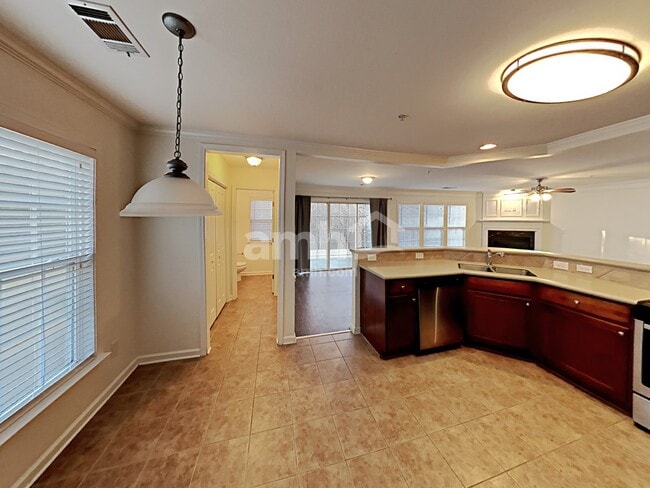 Building Photo - 325 Balaban Cir