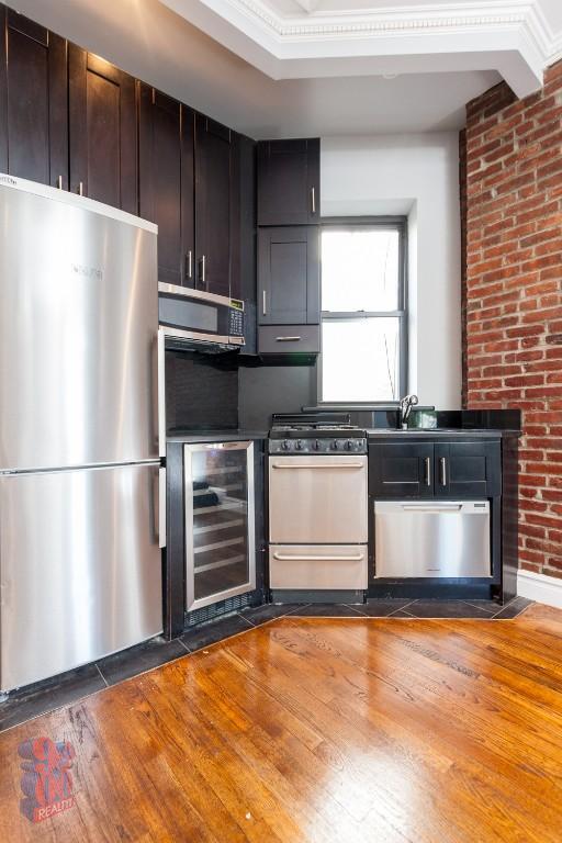 Building Photo - 252 Mott St