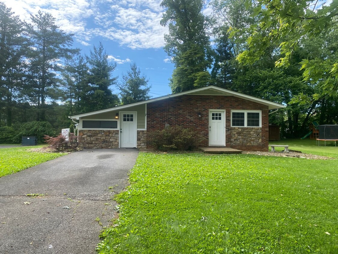 Primary Photo - 3 Bedroom, 1 Bath Home in Johnson City, TN