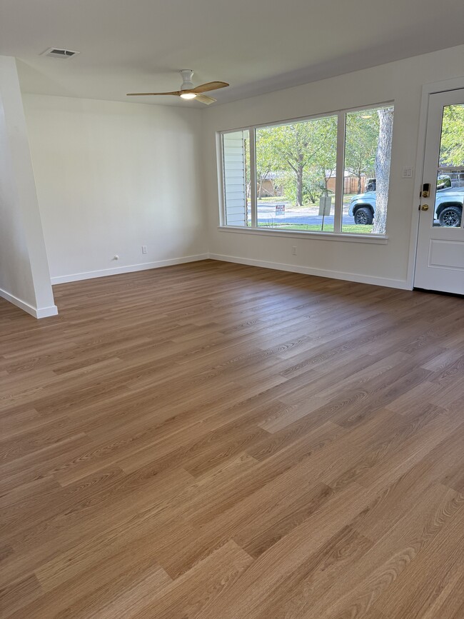 Building Photo - 7601 Robalo Rd