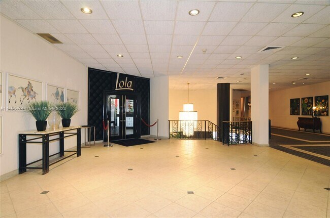 Foto del edificio - 5555 Collins Ave
