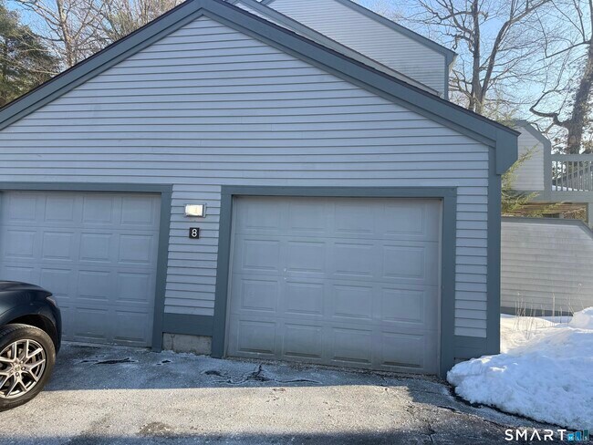 Foto del edificio - 8 Crossroads Ln