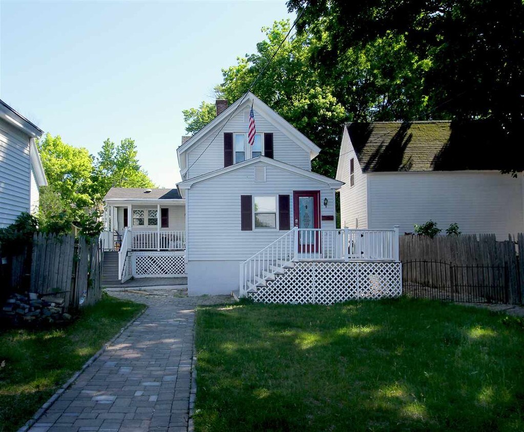 9 Lyndon St, Concord, NH 03301 House Rental in Concord, NH