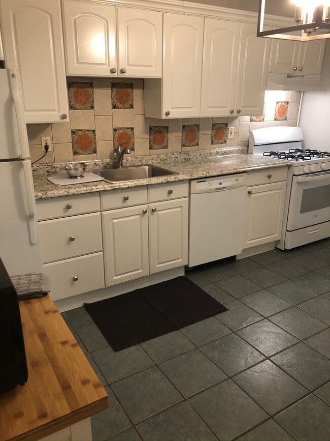 Kit - 181 Purchase St