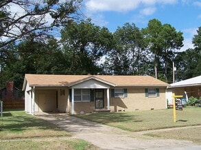 Building Photo - 1100 Highland Ave