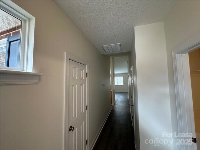 Building Photo - 6277 Alyssum Pl