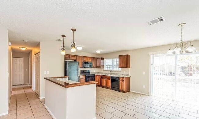 Building Photo - 5017 Chaves Cir