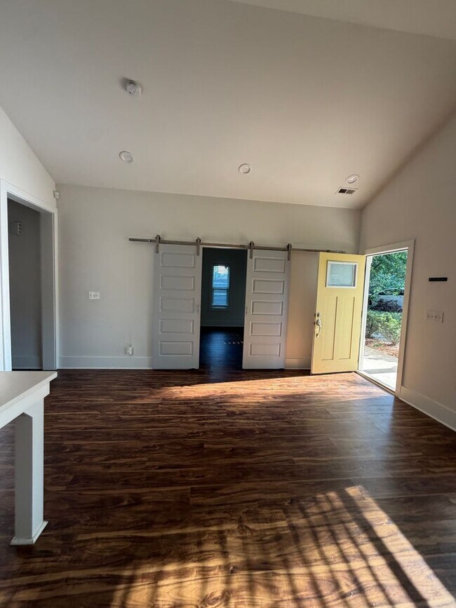 Foto del edificio - COMING SOON! Luxury 3BR Ranch with Open Layout & Prime Charlotte Location
