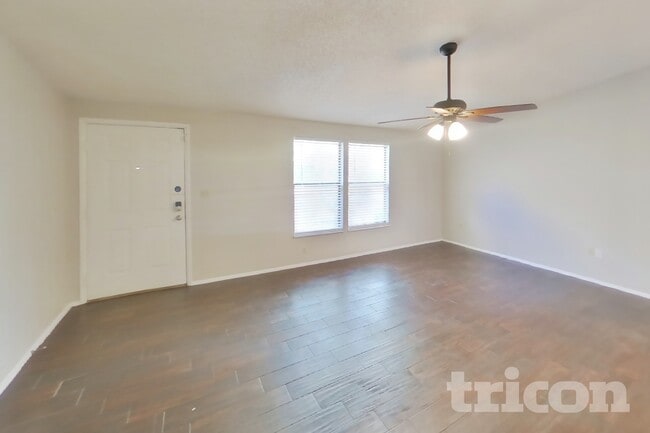 Foto del edificio - 8102 Chickasaw Ln