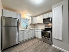 Building Photo - 1703-1705 Pennoyer Ave