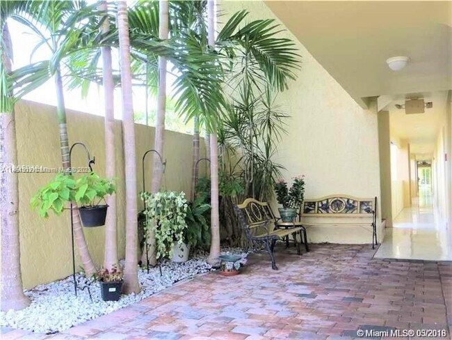 Foto del edificio - 2690 SW 22nd Ave