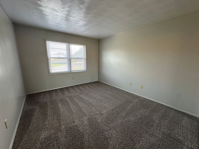 Building Photo - 2219 Bel Air Dr