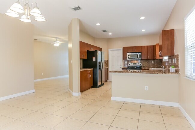 Building Photo - 1241 NE 41st Pl