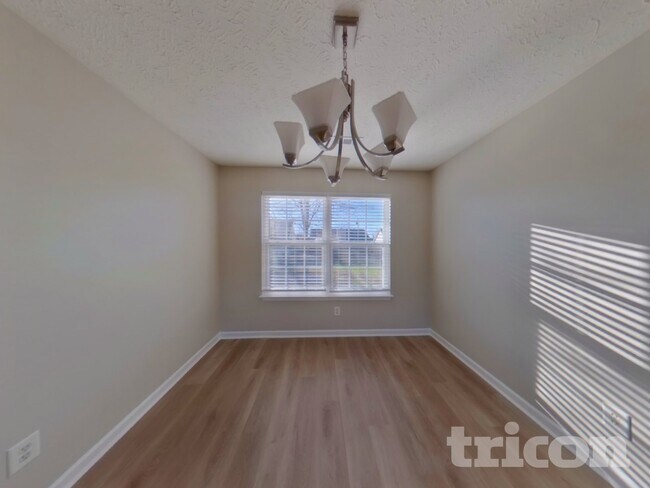 Foto del edificio - 3011 Deer Trail Dr