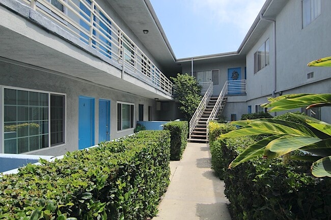 Building Photo - 3920 Redondo Beach Blvd