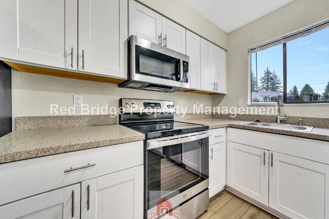 Building Photo - 17036 NE Oregon St
