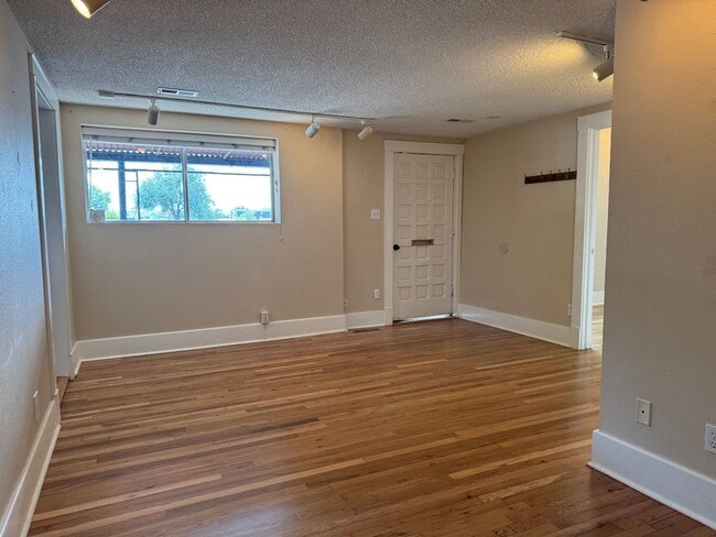 Foto del edificio - Well Kept Historic Home Walking Distance F...
