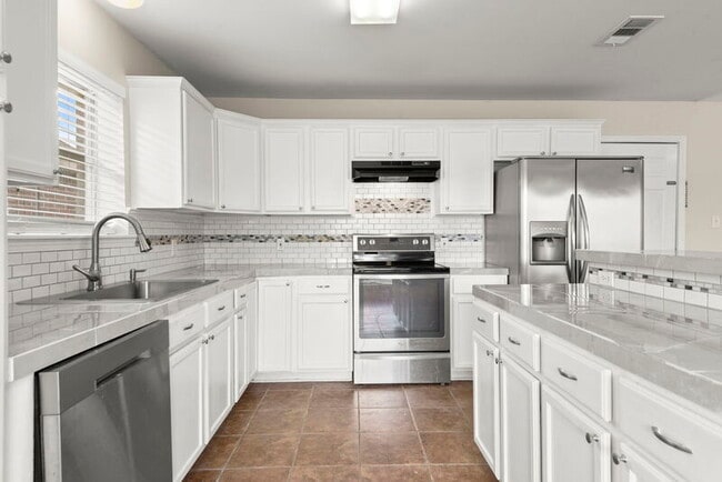 Building Photo - 11327 Shady Bend Dr