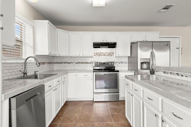 Foto del edificio - 11327 Shady Bend Dr