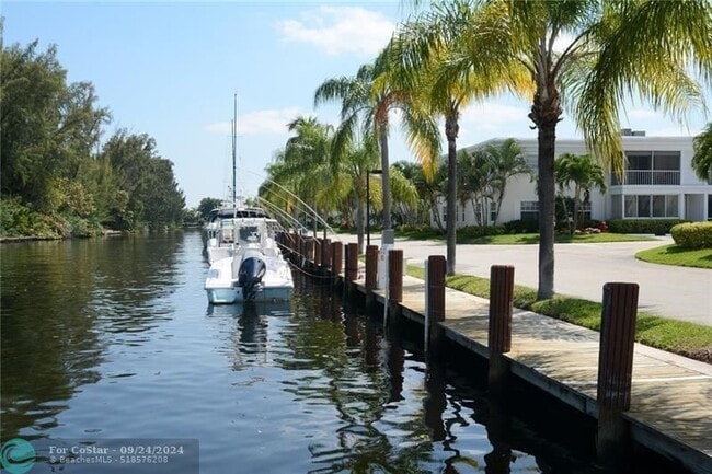Building Photo - 6499 Bay Club Dr