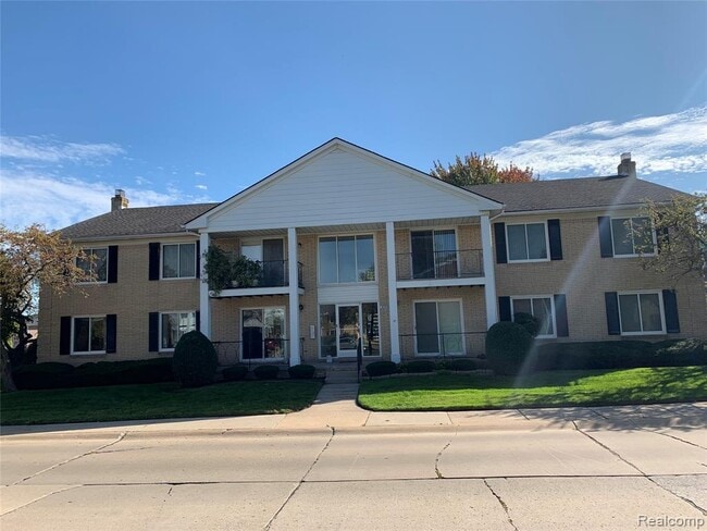 Building Photo - 37098 Camelot Dr