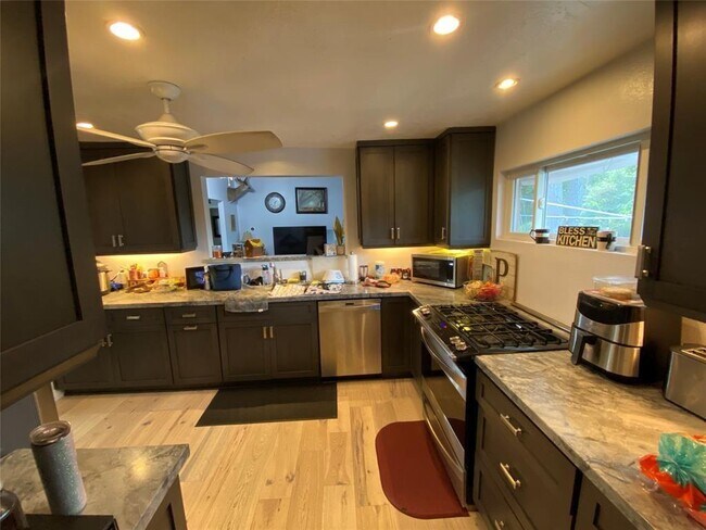 Foto del edificio - 2002 Ave P