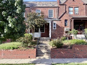 Building Photo - 3843 Calvert St NW