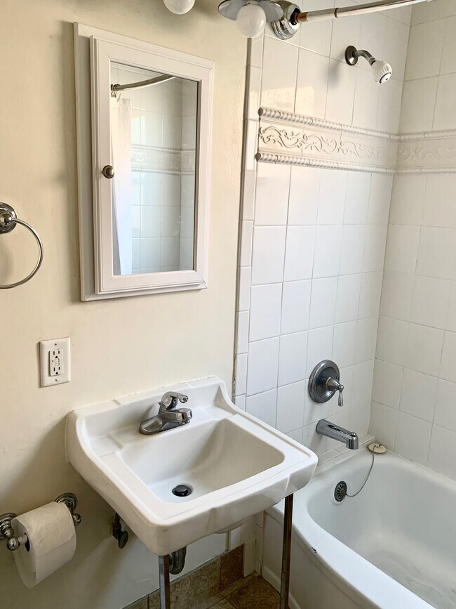 Bathroom - 606 N Florence St