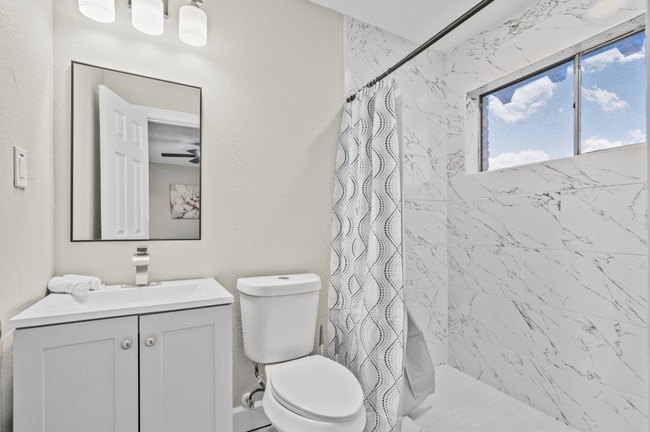 Building Photo - 8050 Tavenor Ln