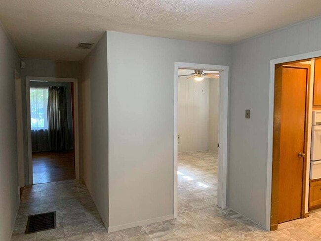 Building Photo - Beautiful 4 Bedroom Home
