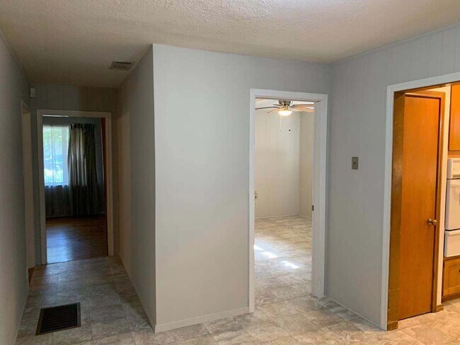 Foto del edificio - Beautiful 4 Bedroom Home